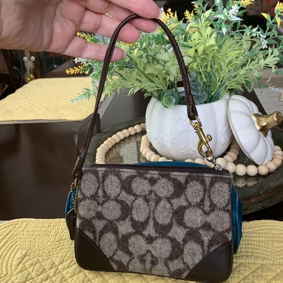 Coach wristlet - Picture 12 of 12